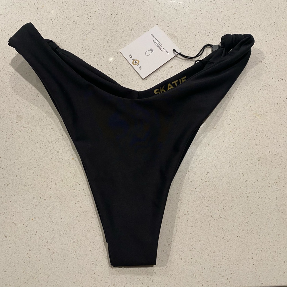 Brand new Skatie Swim Suzanne bottom black size medium